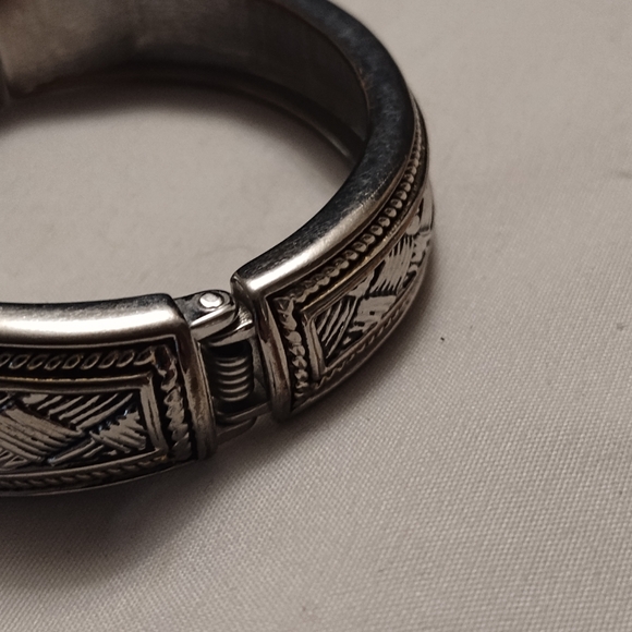 Silver toned woven look hinged Bracelet - Picture 3 of 4